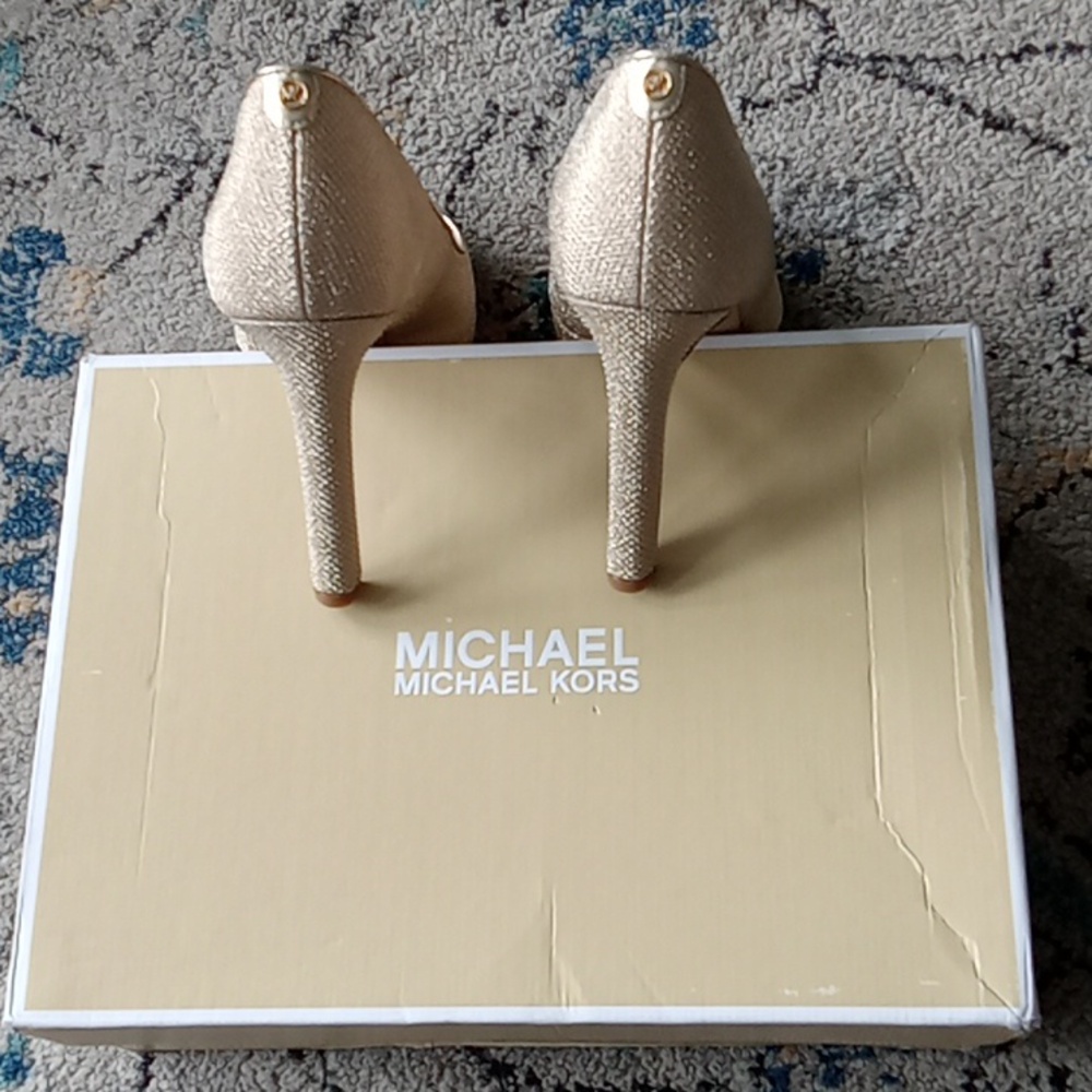 Michael Kors women's pumps-lightly used - Picture 2 of 4